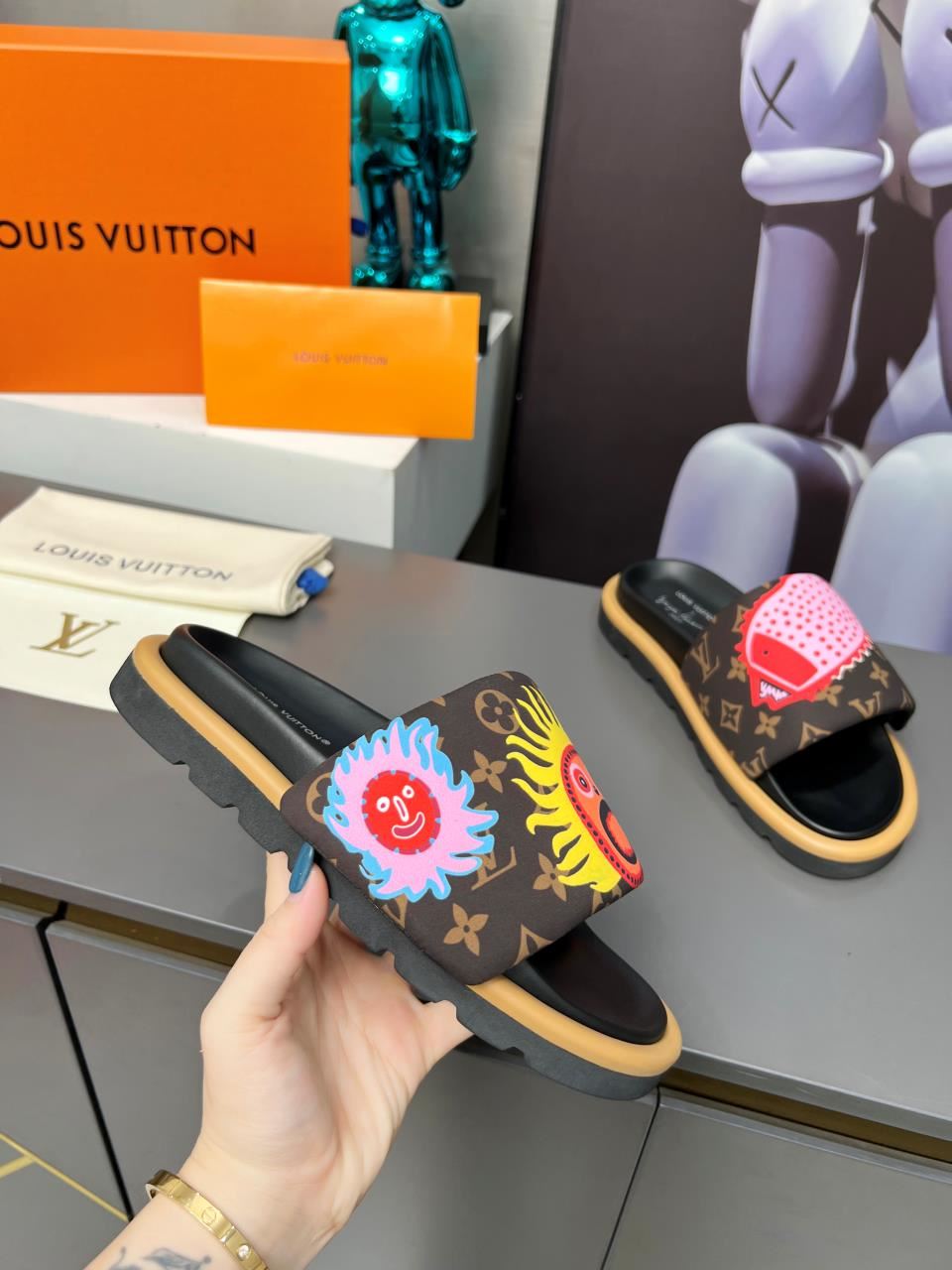 Louis Vuitton Slippers